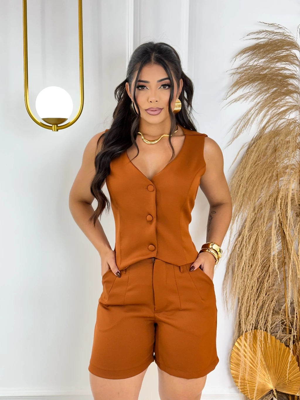 Conjunto Feminino Alfaiataria Colete Decote Em V + Short Com Cinto Look Sofisticado